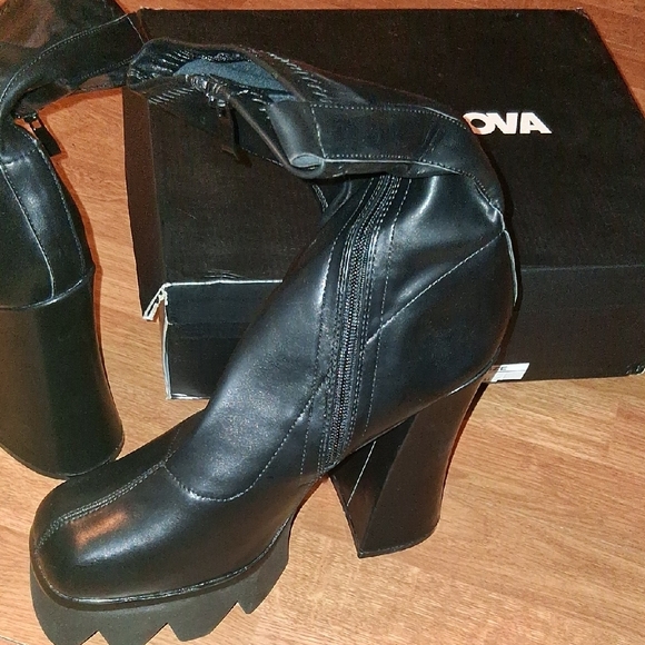 Fashion Nova Moto Goth Platform Chunky Heeled Boots - Picture 3 of 3